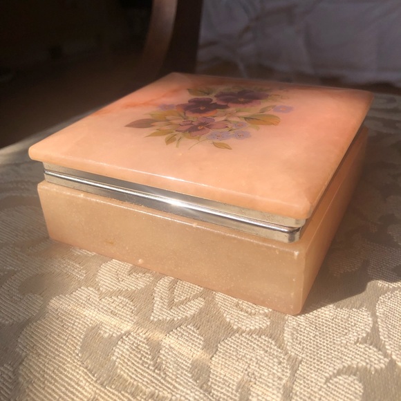 Alabaster Jewelry Box. Genuine Alabaster Stone. Vintage. Made in Italy. - Picture 12 of 13